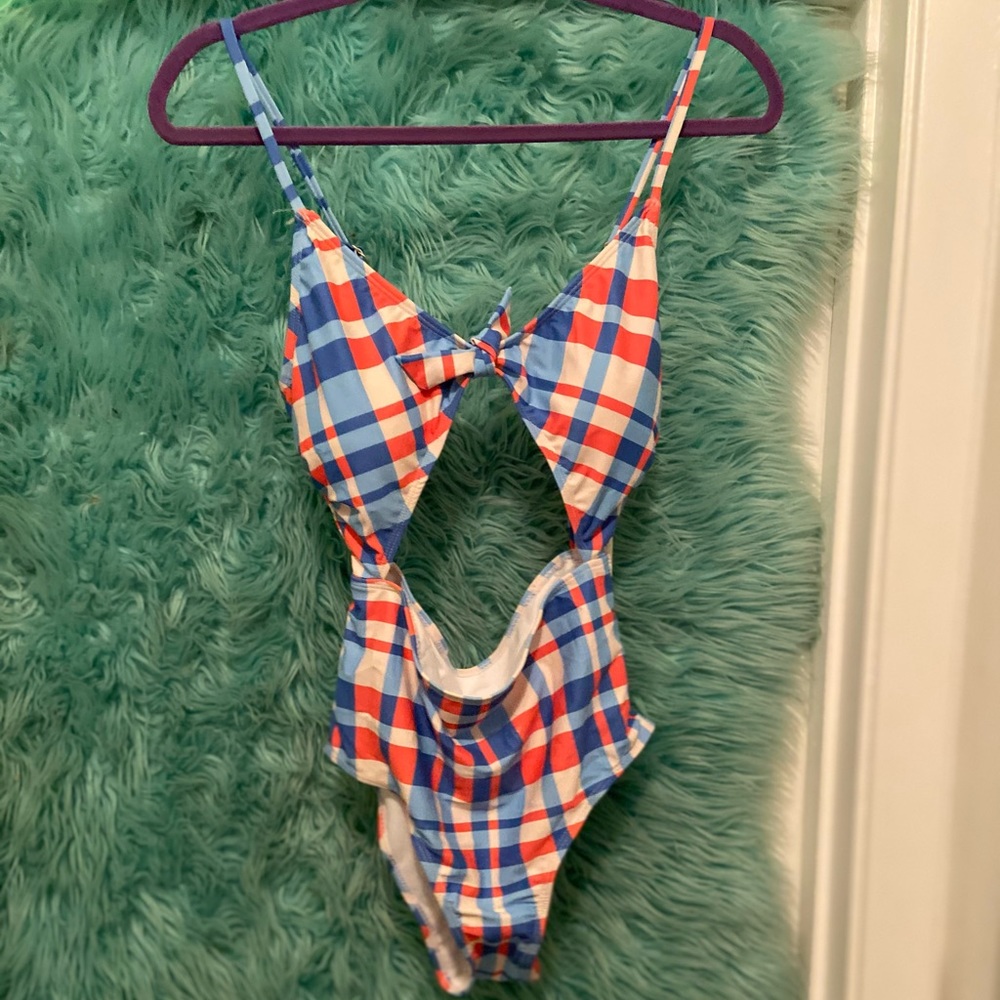 On piece swim suit